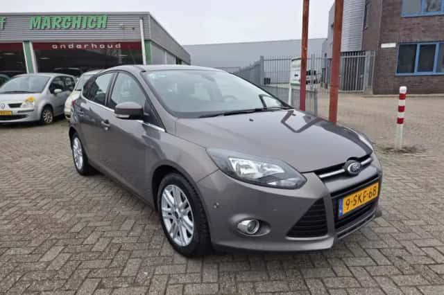 Ford Focus (2013) thumbnail 2