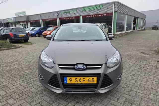 Ford Focus (2013) thumbnail 3