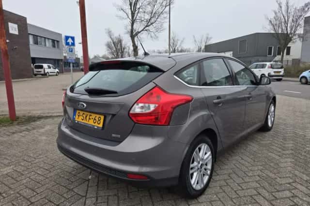 Ford Focus (2013) thumbnail 4