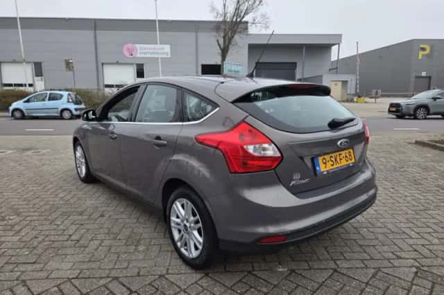 Ford Focus (2013) thumbnail 6