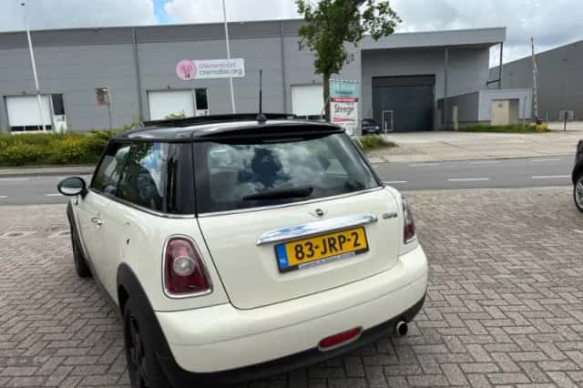 MINI Cooper (2009) thumbnail 5