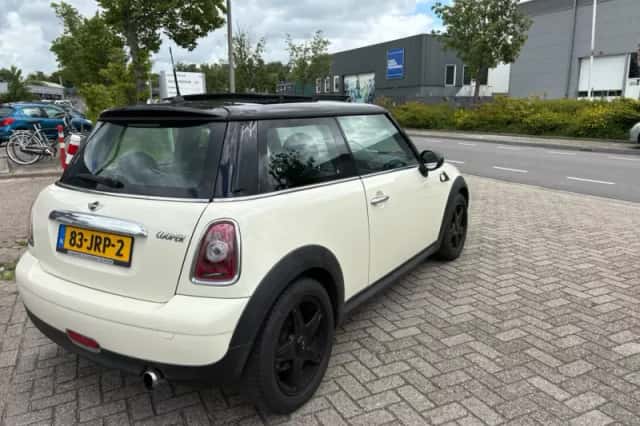 MINI Cooper (2009) thumbnail 6