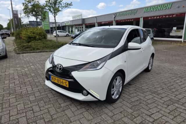 Toyota Aygo (2016) thumbnail 2