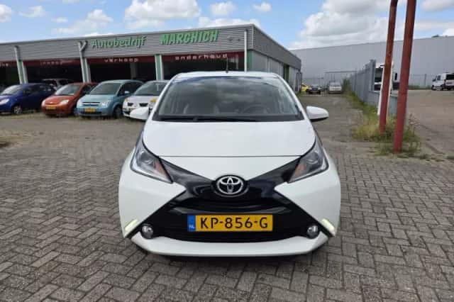 Toyota Aygo (2016) thumbnail 3
