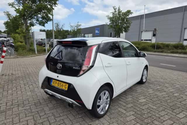Toyota Aygo (2016) thumbnail 4