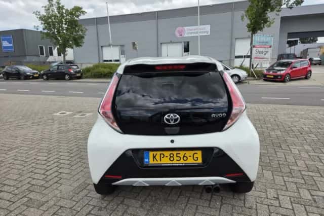 Toyota Aygo (2016) thumbnail 5