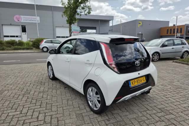 Toyota Aygo (2016) thumbnail 6