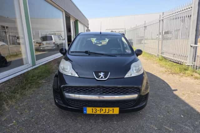 Peugeot 107 (2011) thumbnail 2