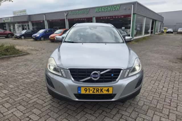Volvo XC60 (2013) thumbnail 2
