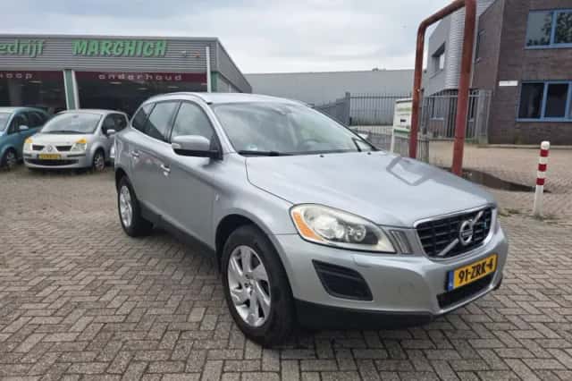 Volvo XC60 (2013) thumbnail 3