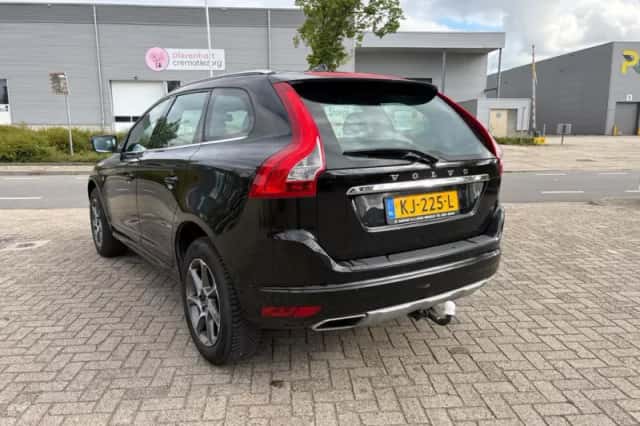 Volvo XC60 (2016) thumbnail 4