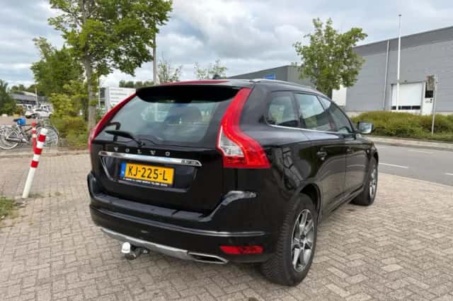 Volvo XC60 (2016) thumbnail 5