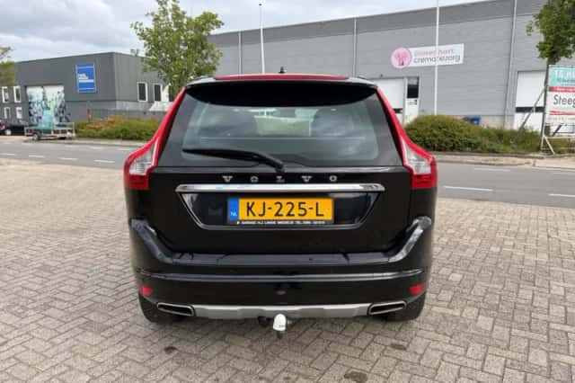Volvo XC60 (2016) thumbnail 6