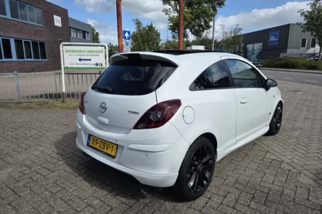 Opel Corsa (2012) thumbnail 4