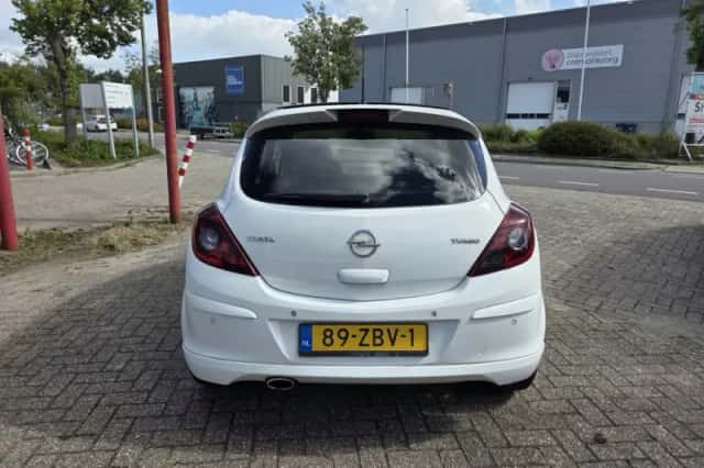 Opel Corsa (2012) thumbnail 5