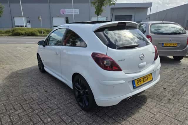 Opel Corsa (2012) thumbnail 6