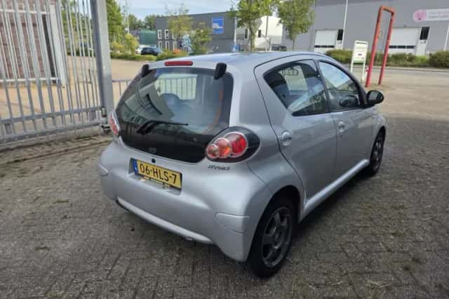 Toyota Aygo (2009) thumbnail 4
