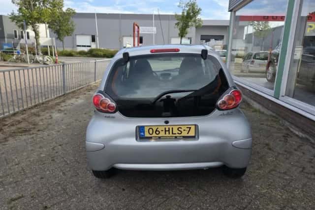 Toyota Aygo (2009) thumbnail 5