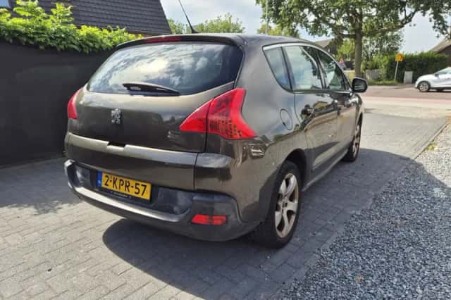 Peugeot 3008 (2010) thumbnail 4