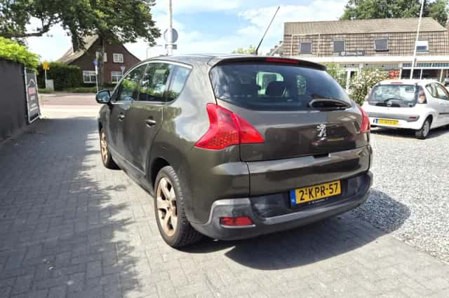 Peugeot 3008 (2010) thumbnail 5
