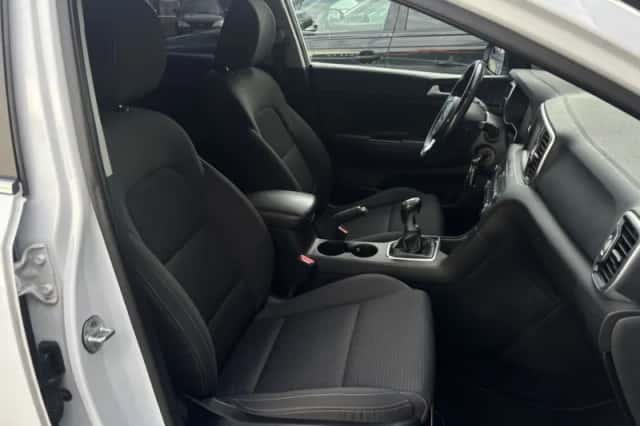 Kia Sportage (2017) thumbnail 2