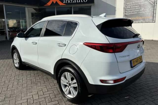 Kia Sportage (2017) thumbnail 3