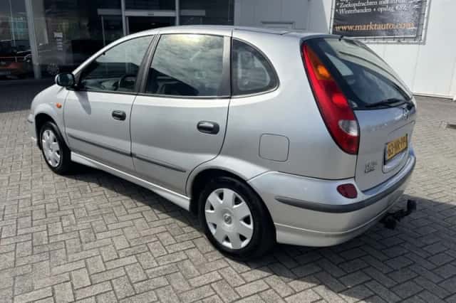 Nissan Almera Tino (2004) thumbnail 3