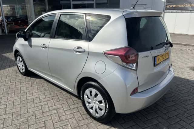 Toyota Verso-S (2014) thumbnail 3