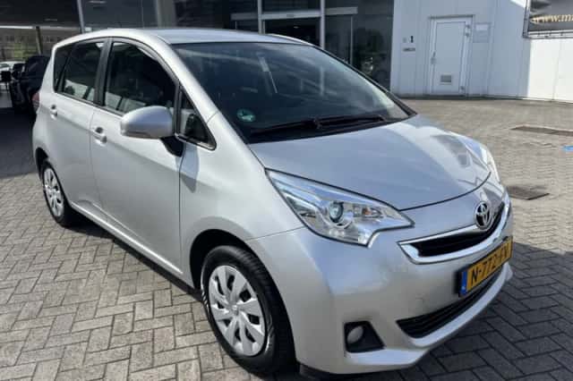 Toyota Verso-S (2014) thumbnail 5