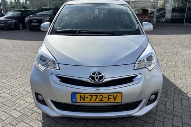 Toyota Verso-S (2014) thumbnail 6