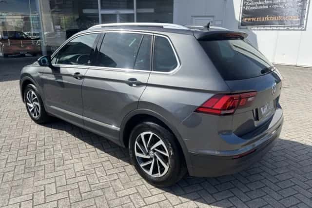 Volkswagen Tiguan (2017) thumbnail 3