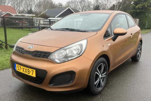 Kia Rio (2013) thumbnail 6