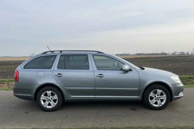 Škoda Octavia (2012) thumbnail 2