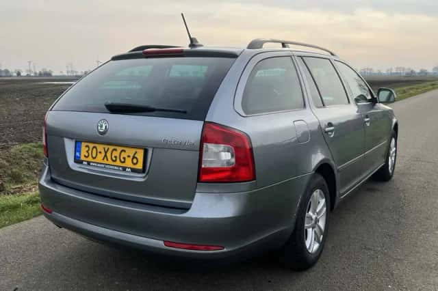 Škoda Octavia (2012) thumbnail 3