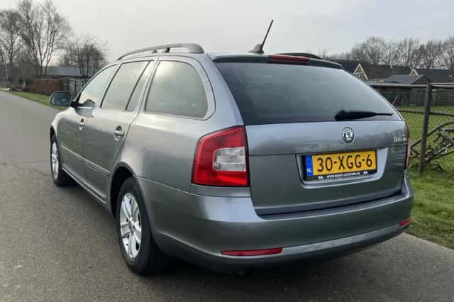 Škoda Octavia (2012) thumbnail 4
