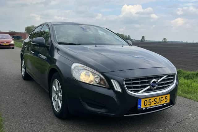 Volvo S60 (2011) thumbnail 1