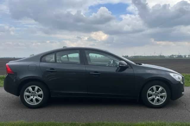 Volvo S60 (2011) thumbnail 2