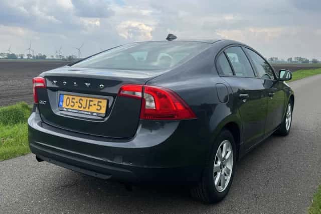 Volvo S60 (2011) thumbnail 3