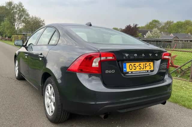 Volvo S60 (2011) thumbnail 4