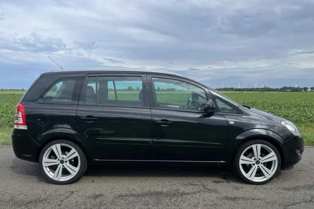 Opel Zafira (2012) thumbnail 2