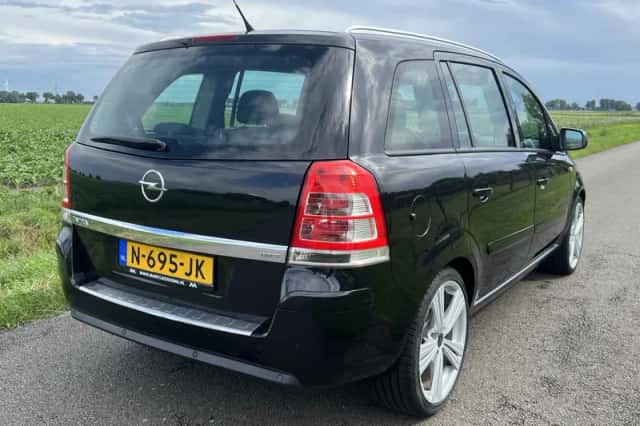 Opel Zafira (2012) thumbnail 3