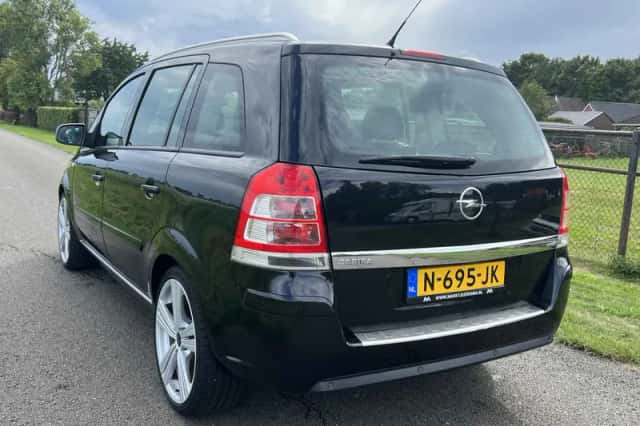 Opel Zafira (2012) thumbnail 4