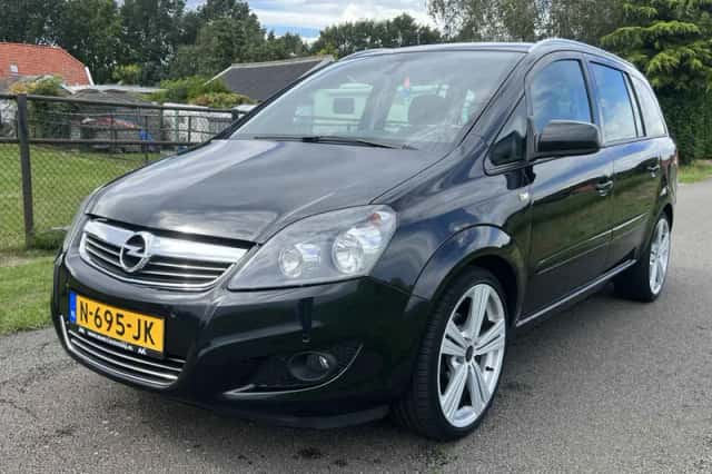 Opel Zafira (2012) thumbnail 6