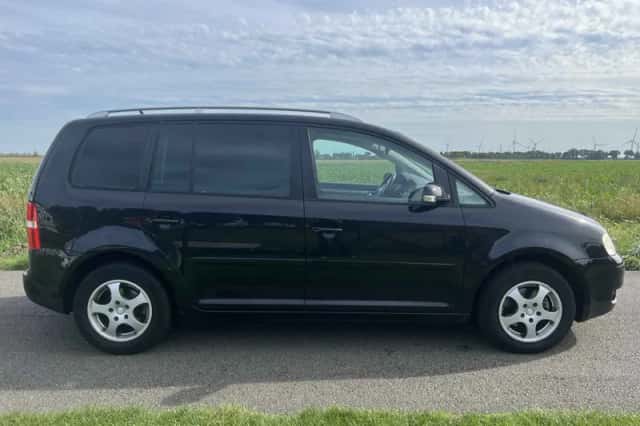 Volkswagen Touran (2005) thumbnail 2