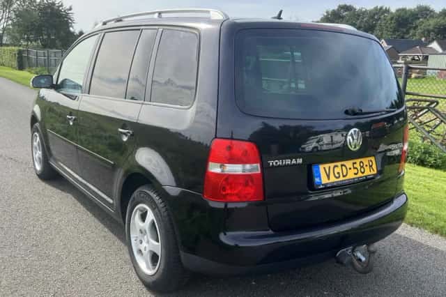 Volkswagen Touran (2005) thumbnail 4