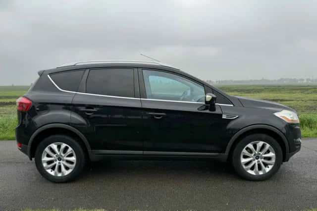 Ford Kuga (2009) thumbnail 2