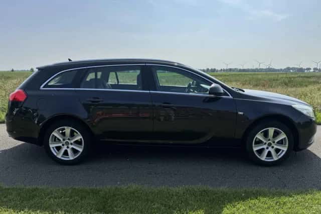 Opel Insignia (2009) thumbnail 2