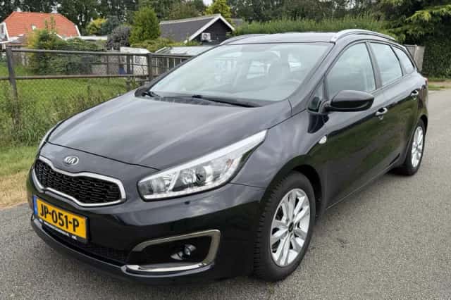 Kia Ceed (2016) thumbnail 1