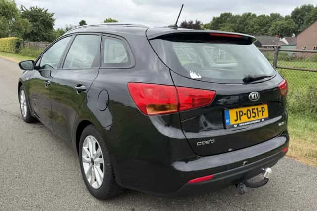 Kia Ceed (2016) thumbnail 3