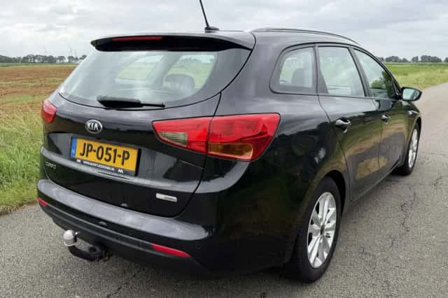 Kia Ceed (2016) thumbnail 4